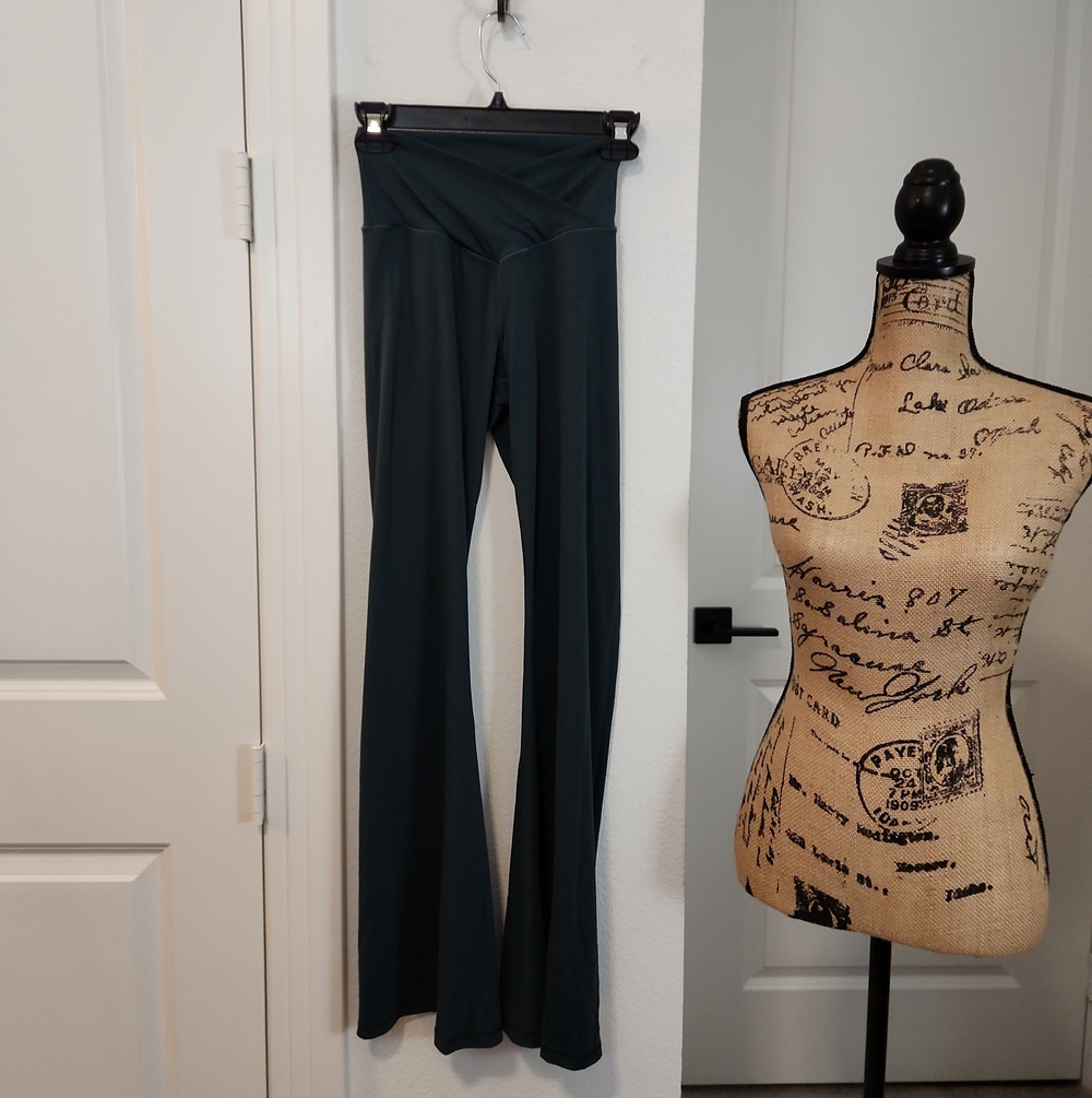 Women's High-Waist Flare Leg Work Out Pants in Dark Teal
